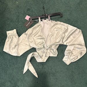 PrettyLittleThing Metallic Silver Crop Top